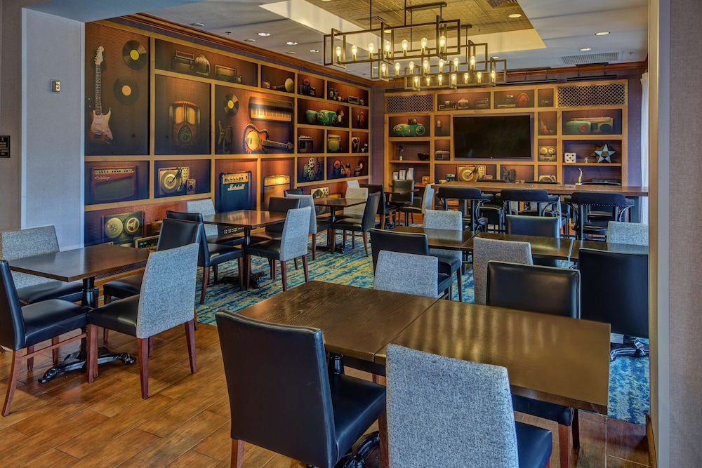Hampton Inn & Suites Austin Downtown - photo 54