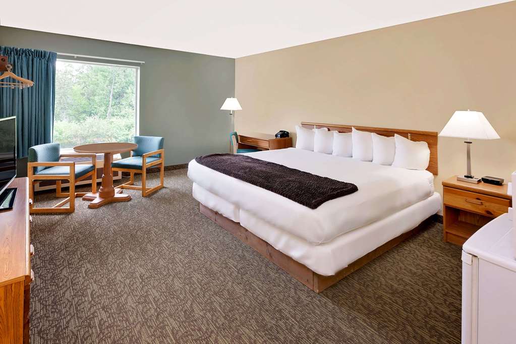 Days Inn by Wyndham Cadillac - photo 8