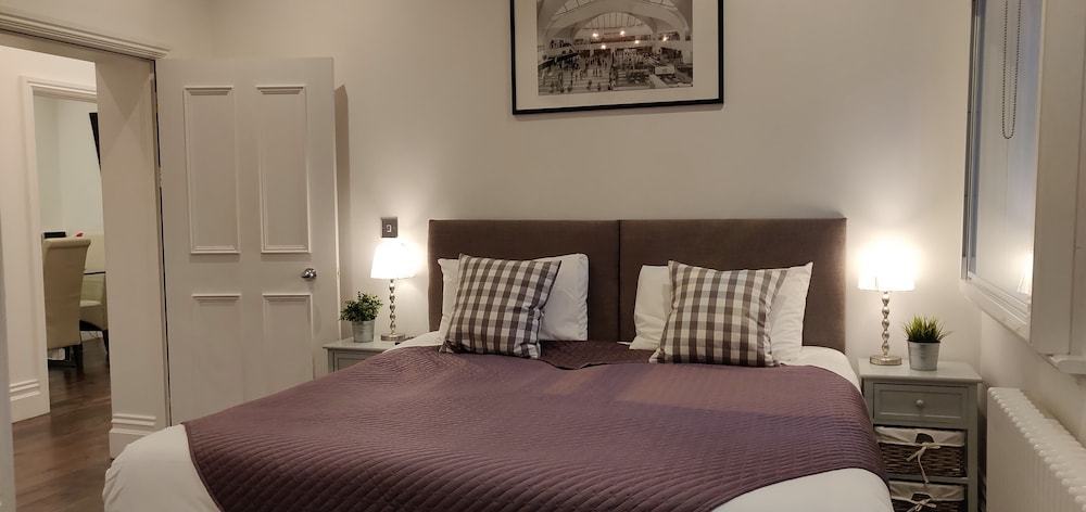 City Visits Mint Drive