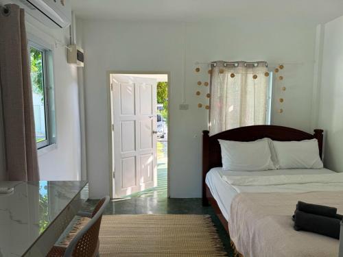 Tiny Srithanu Hut - carbon neutral hotel in Ko Pha Ngan