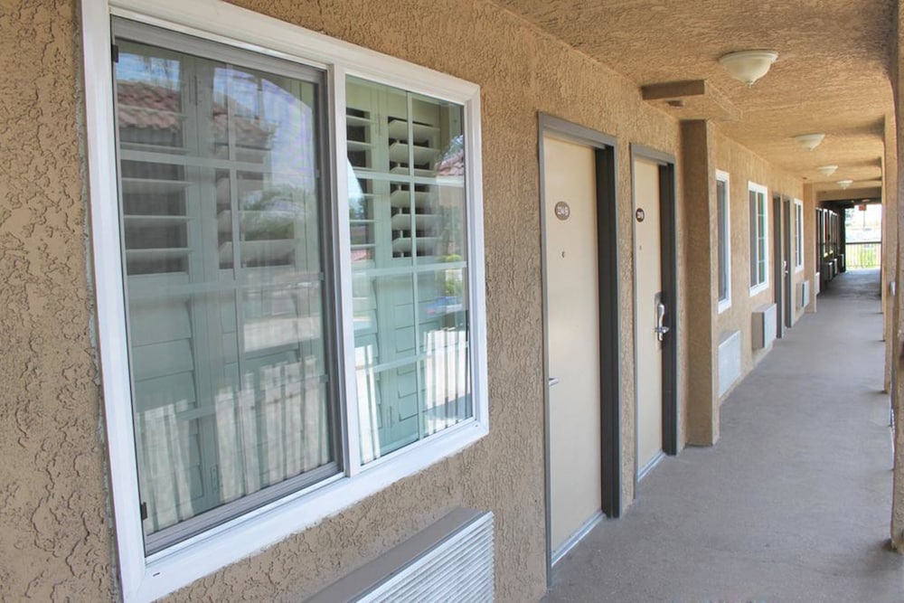 Orange Tustin Inn - photo 37