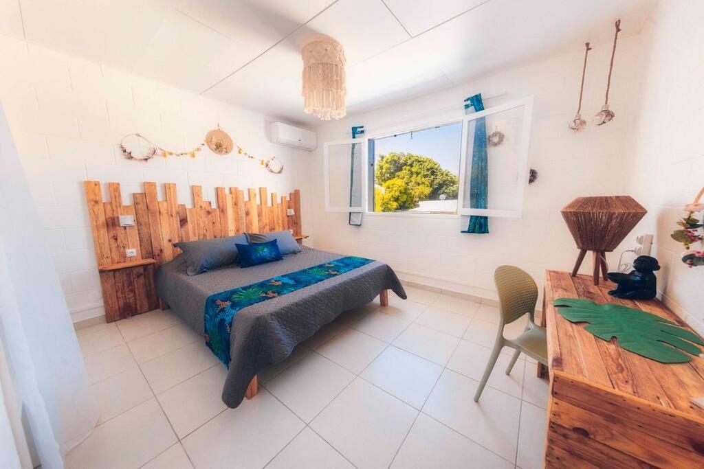 Kaz Lilée à 50m de la plage Roches Noires in Unknown City, Réunion