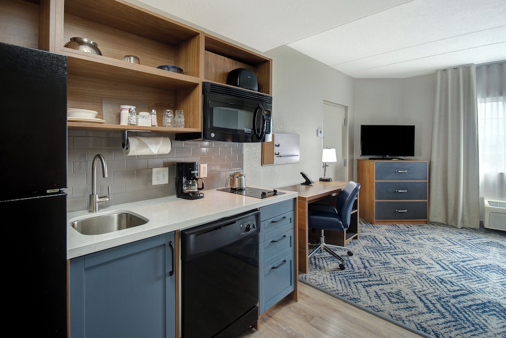 Candlewood Suites Columbia Ft. Jackson by IHG - photo 20