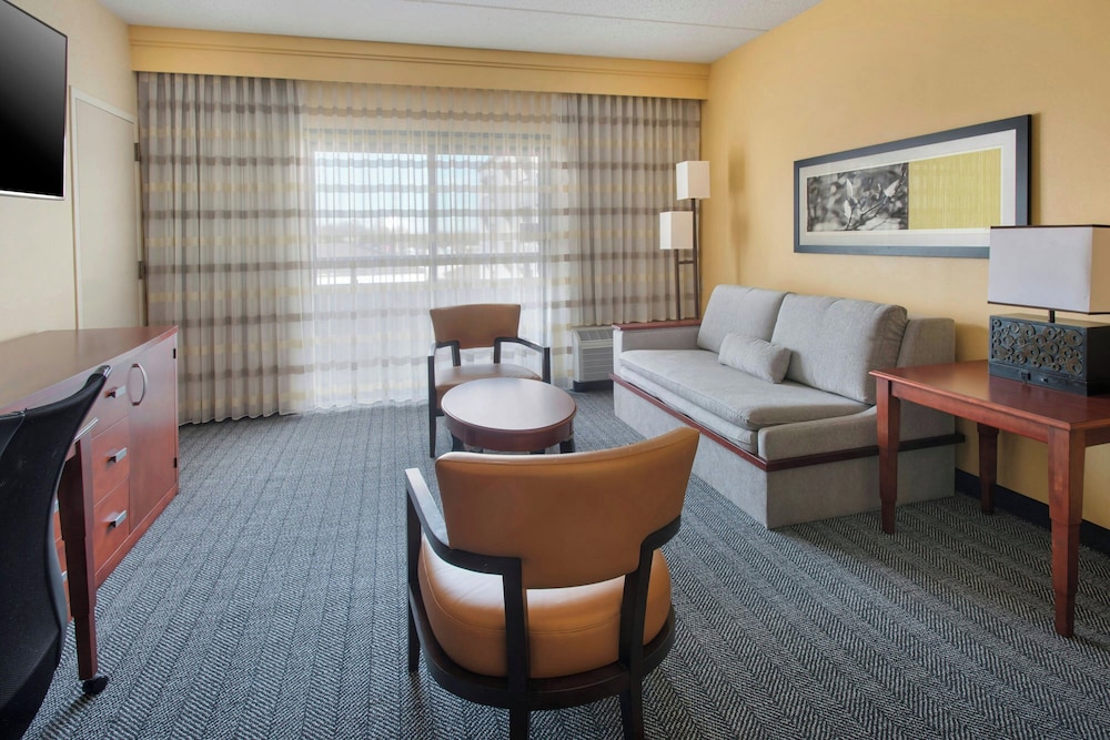 Courtyard by Marriott Mt. Laurel - photo 11