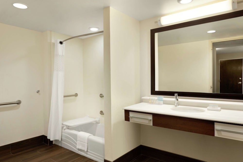 Hampton Inn & Suites Springdale - photo 28