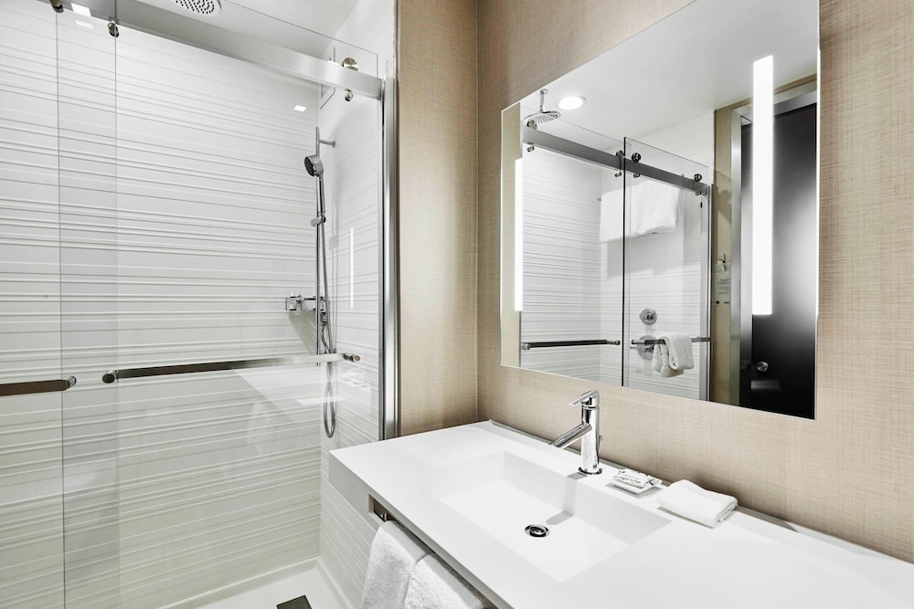 AC Hotel by Marriott Cincinnati at The Banks - photo 29