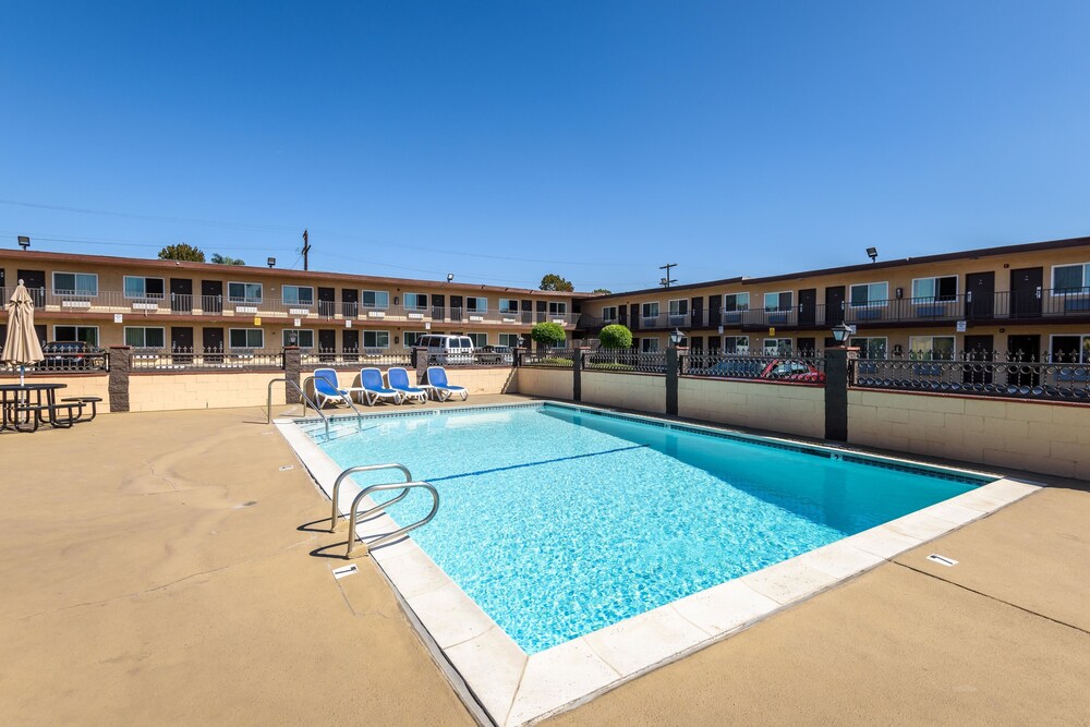 Sea Rock Inn Los Angeles - photo 20