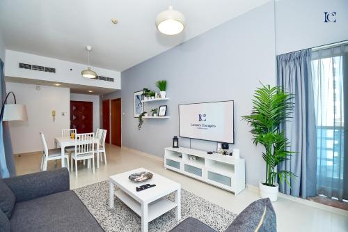 Luxury Escapes Stylish 1BR Apartment Close to Metro in Dubai Marina Cascade Tower in Dubai, United Arab Emirates