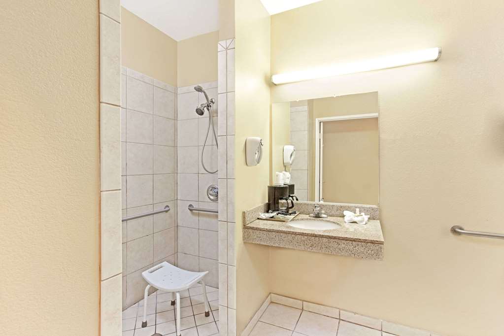 Super 8 by Wyndham North Hollywood - photo 13