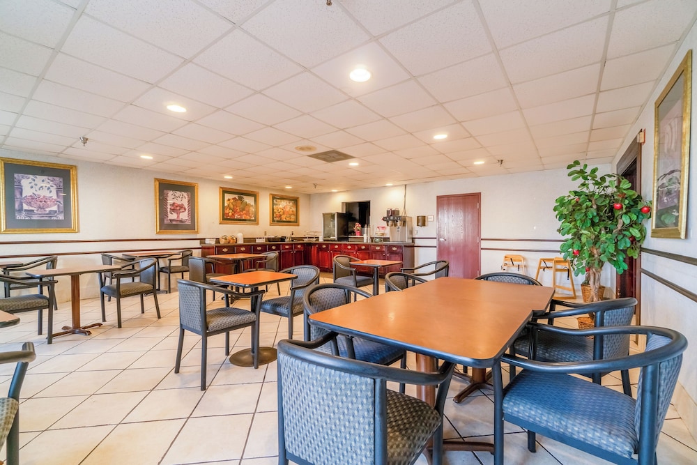 Ark Suites By Oyo Jonesboro I 555 - photo 60