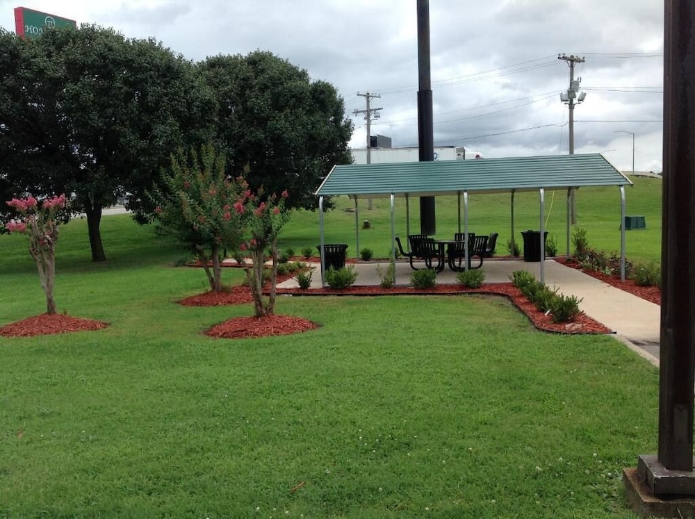 Hallmarc Inn & Suites of West Memphis — hotel in West Memphis