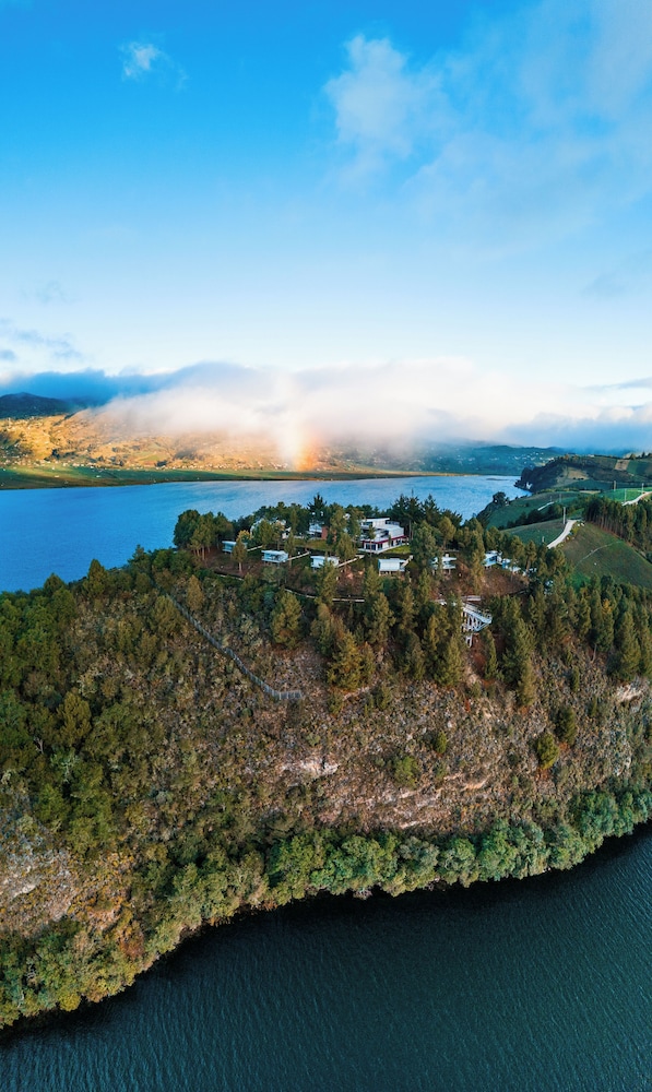 Entre Islas Lodge — 4-Star Luxury Hotel in Aquitania, Colombia
