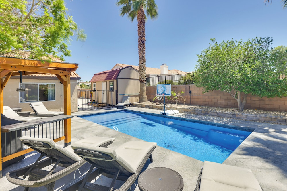 Lovely Bullhead City Retreat w Patio & Grill pet-friendly hotel Bridgehampton