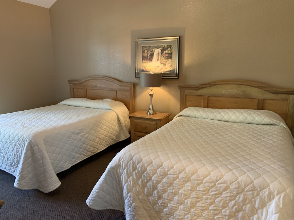 Carr's Northside Motel and Cottages - photo 23