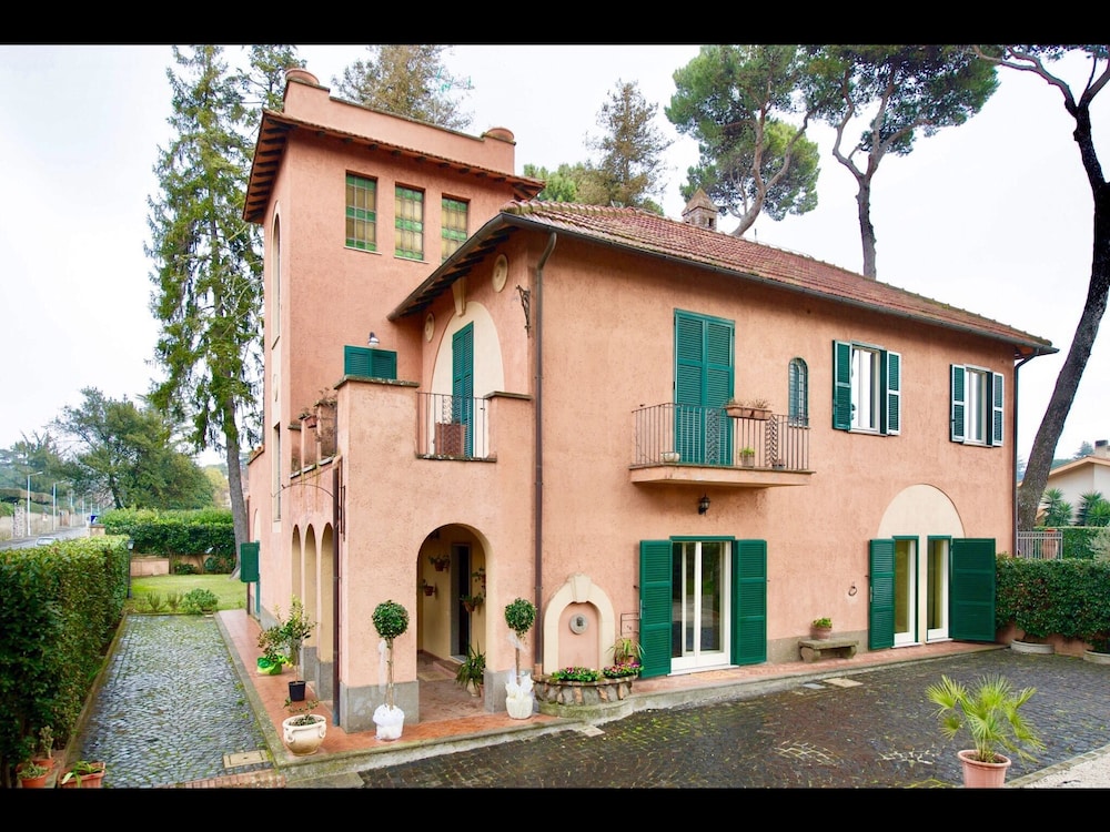 Borgo Dei Castelli - carbon neutral hotel in Grottaferrata