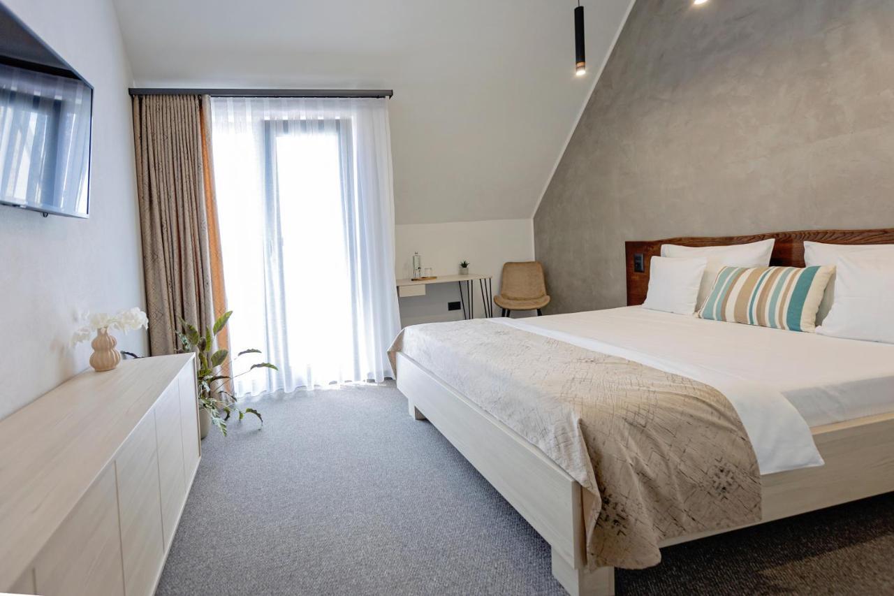 Complex Acom in Unknown City, Romania