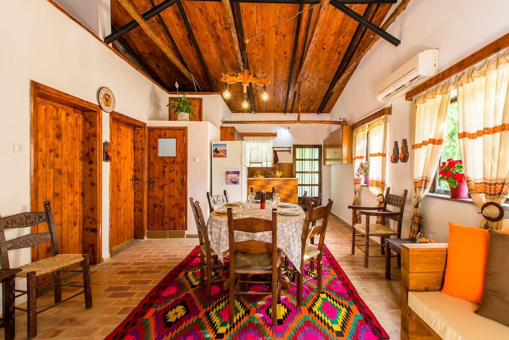 Aadonis Villa — 4-Star Luxury Hotel in Kolympari, Greece
