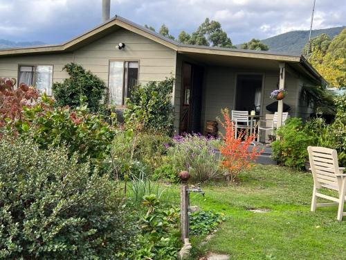 The Little House on The Hill — 4-Star Luxury Hotel in Healesville, Australia