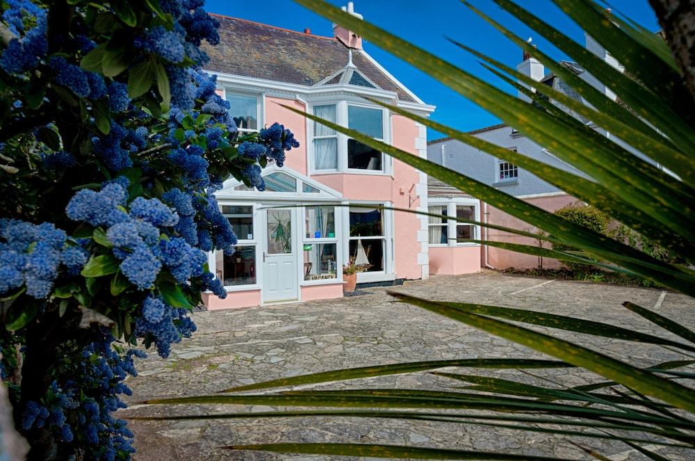 Potters Mooring Guest House — 4-Star Luxury Hotel in Teignmouth, United Kingdom