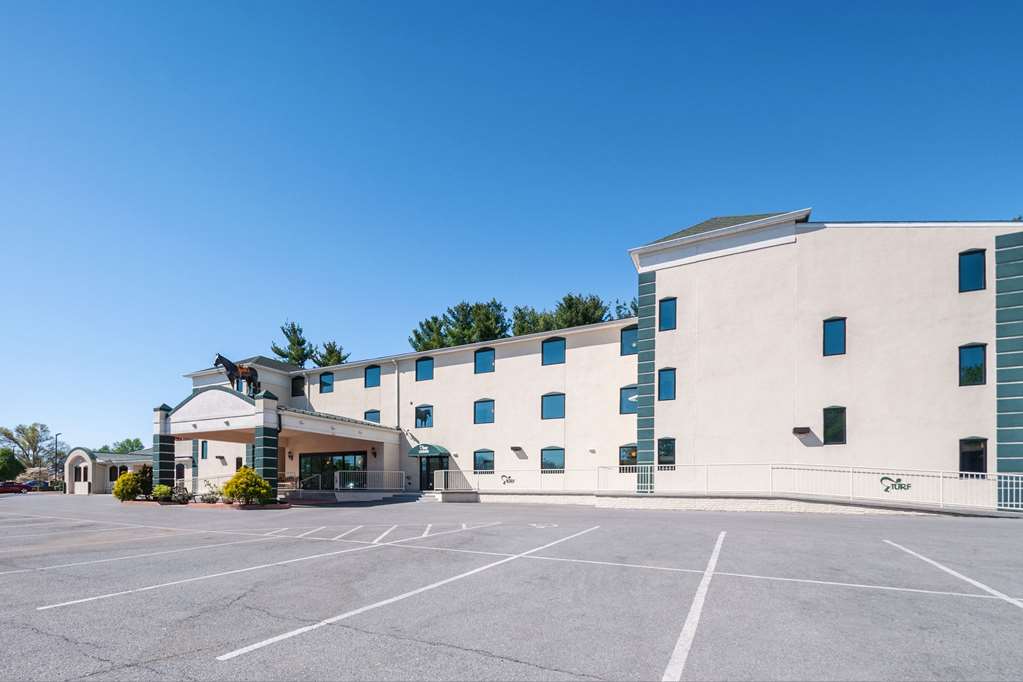 Rodeway Inn & Suites Charles Town in Charles Town, United States