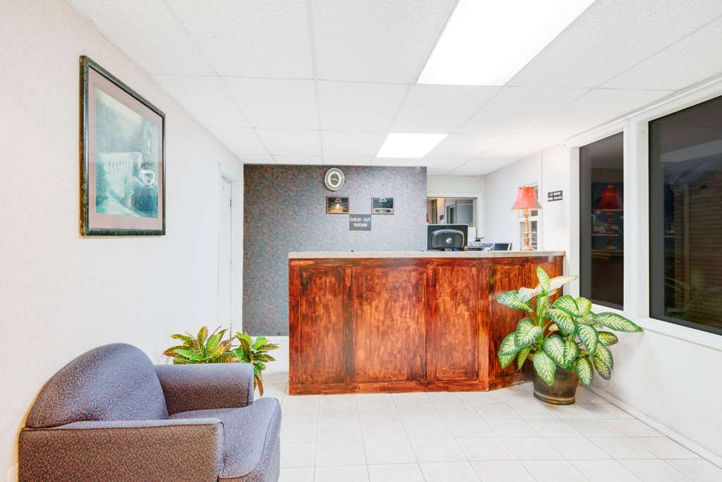 Days Inn by Wyndham Monett - photo 2