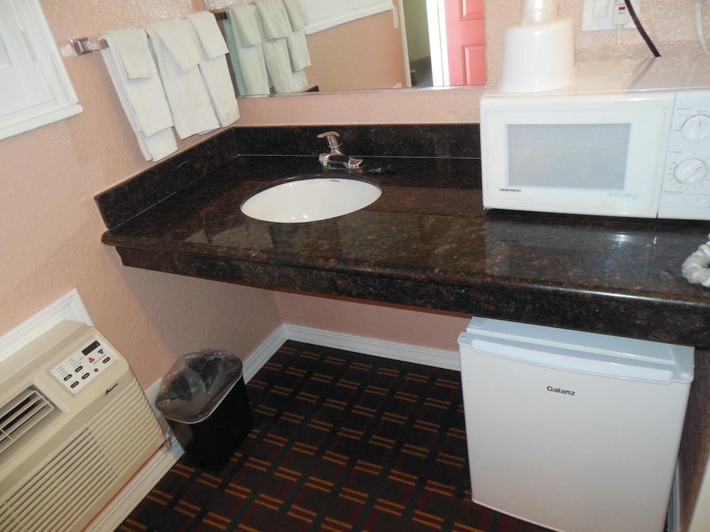 Sealamp Inn - photo 41