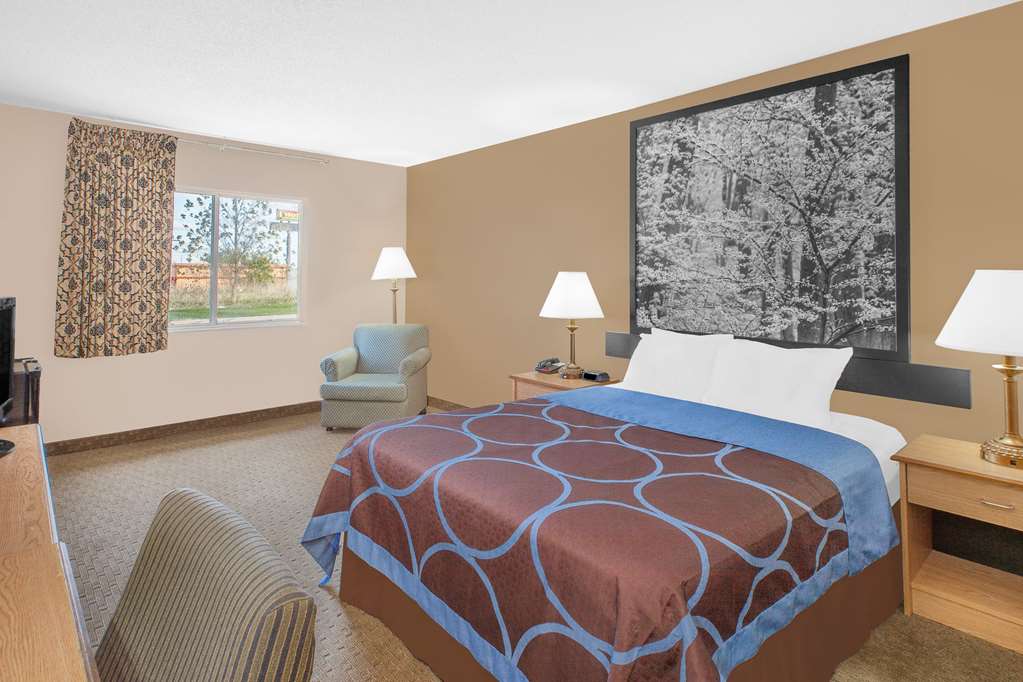 Super 8 by Wyndham Seville - photo 14