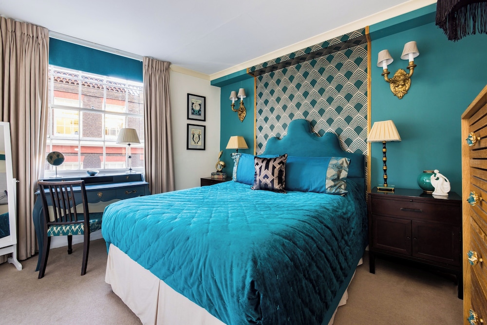 Mayfair 3 bed 5 guest Berkeley Square 1729 House — 4-Star Luxury Hotel in London, United Kingdom