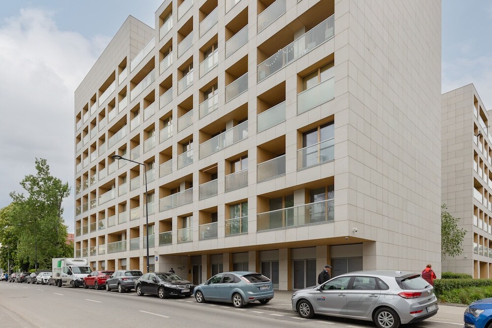 Stylish Apartment Kolejowa & Parking & Balcony by Noclegi Renters — 4-Star Luxury Hotel in Warsaw, Poland