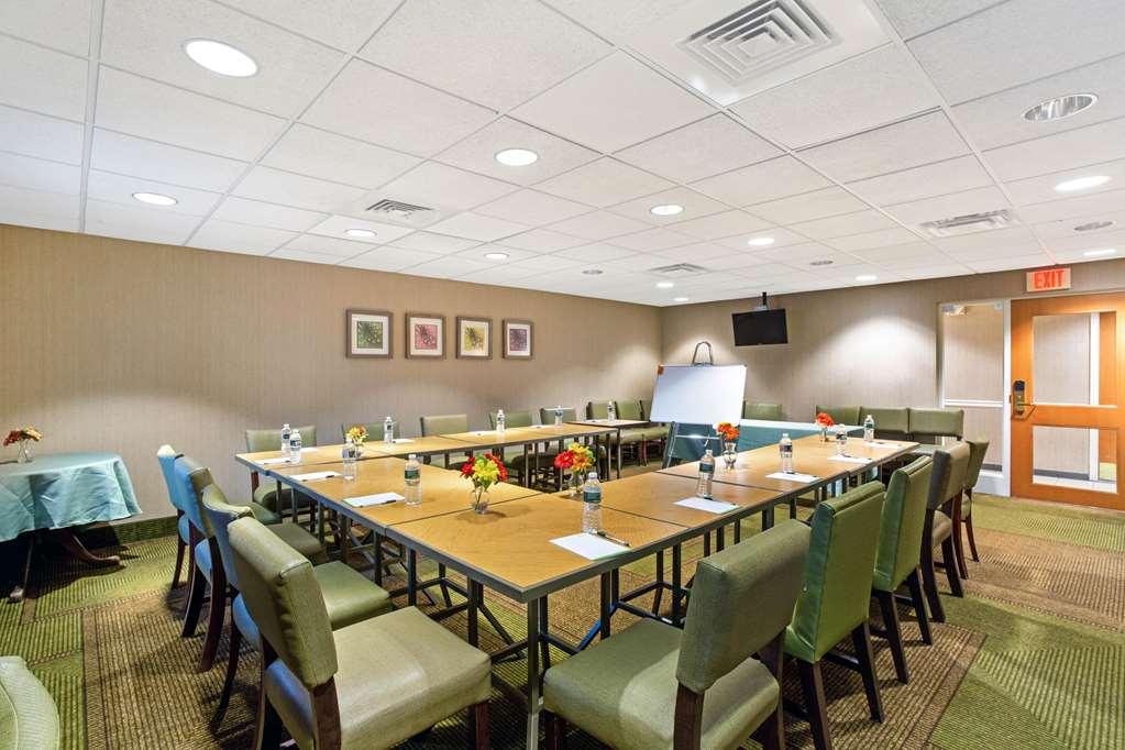 La Quinta Inn & Suites by Wyndham Boston Somerville - photo 44