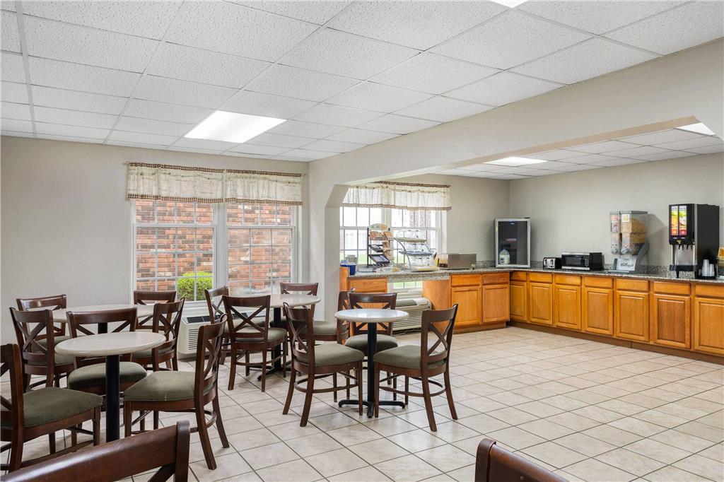 Days Inn by Wyndham Madisonville - photo 12