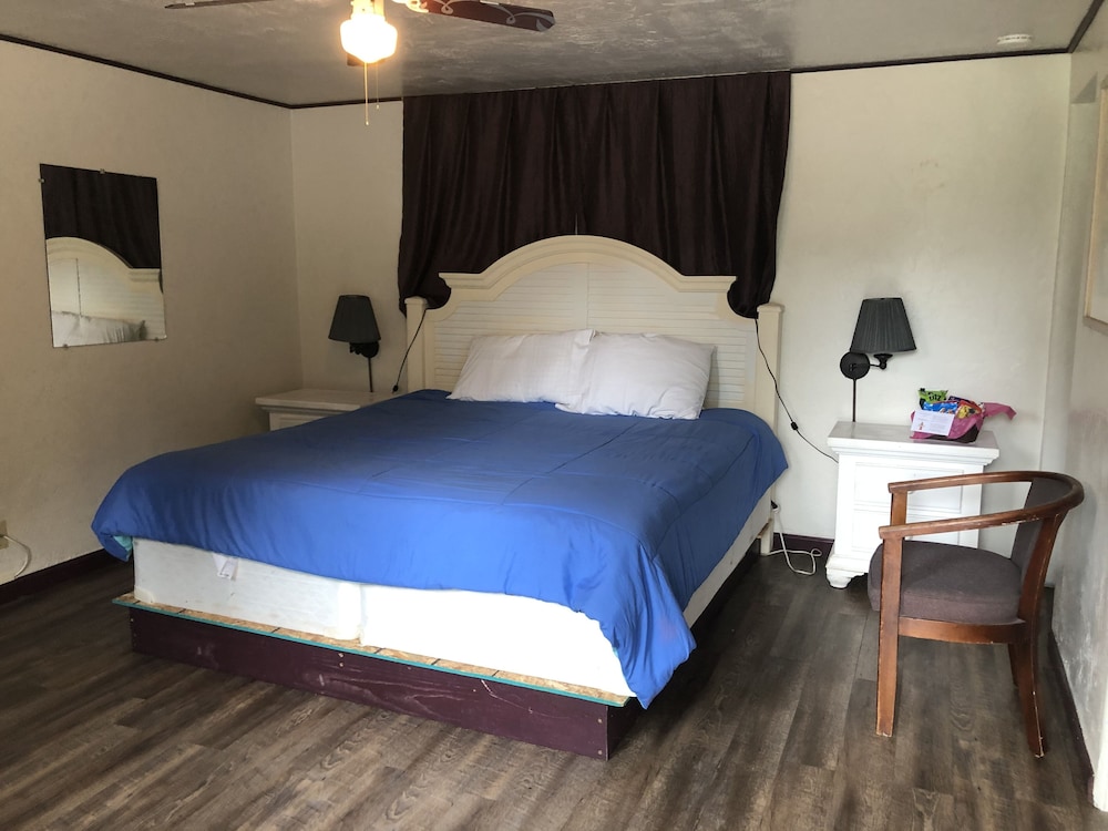 Florence Lighthouse Inn - photo 22