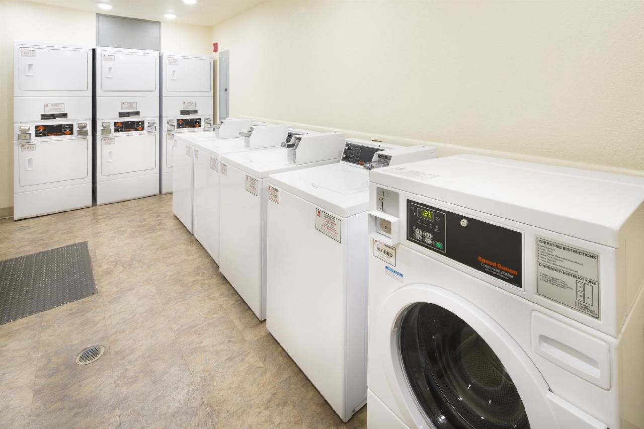 WoodSpring Suites Columbus Fort Benning Bldg. 2 - photo 9