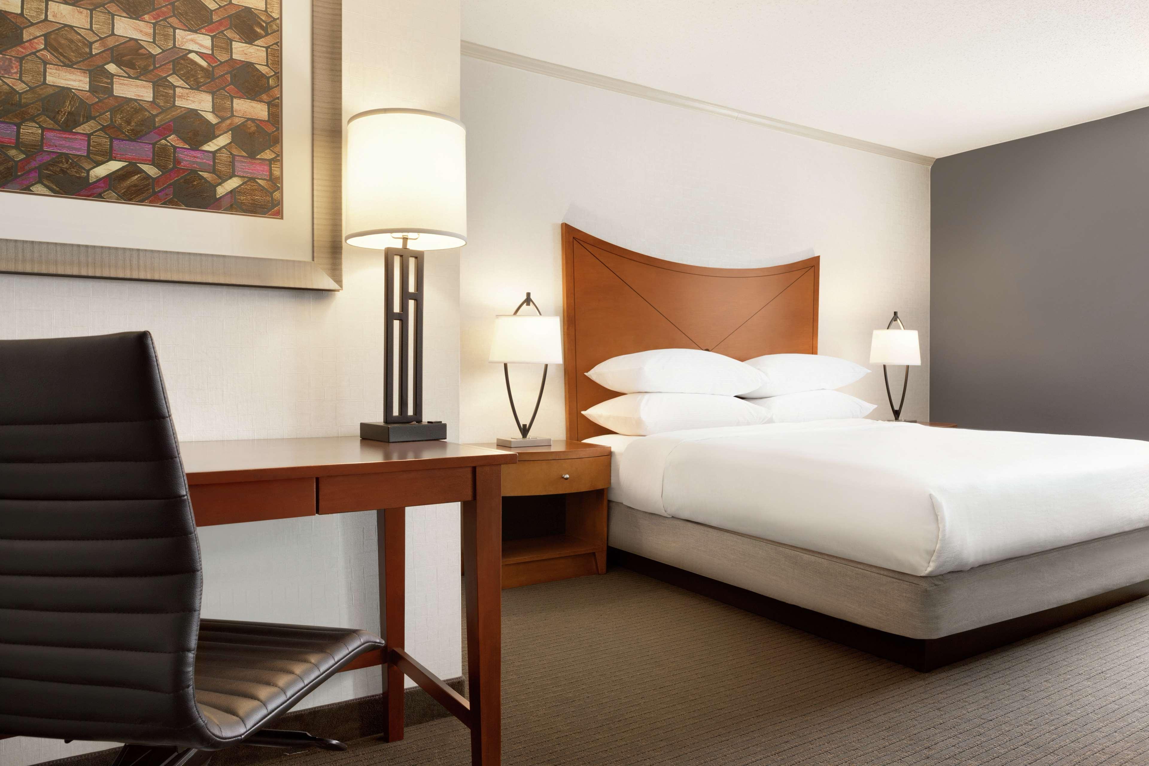 Embassy Suites by Hilton Baltimore Inner Harbor - photo 42