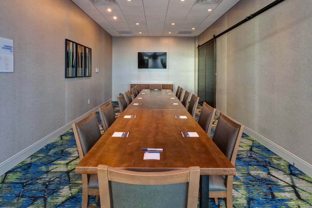 Holiday Inn Express & Suites Cedar Springs Grand Rapids N by IHG - photo 25