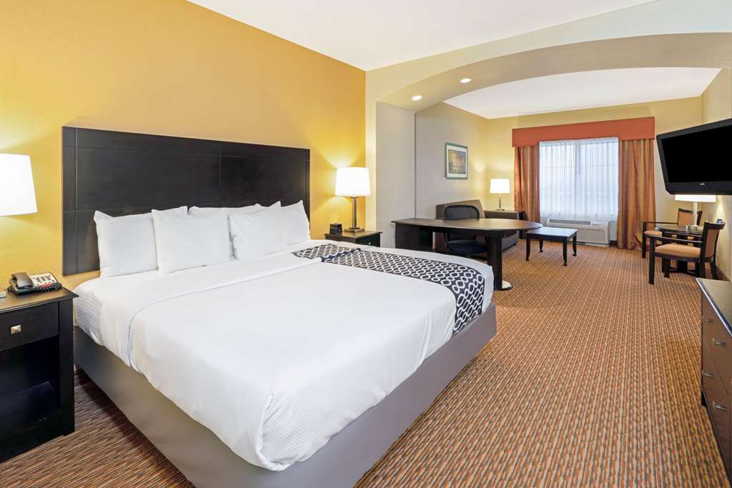 La Quinta Inn & Suites by Wyndham Stillwater University Area - photo 20