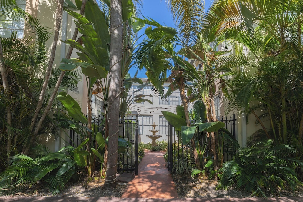Barcelona Studios - last minute hotel in Miami Beach