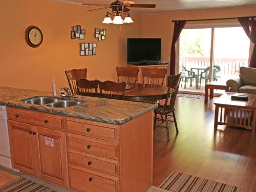 57Sv 57 Sol Vista in Avalon, United States