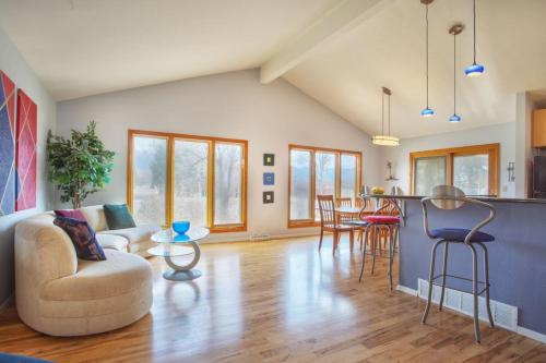 5 bedroom 7 beds 3 bath Sleeps 12 Great for Families — 4-Star Luxury Hotel in Boulder, United States