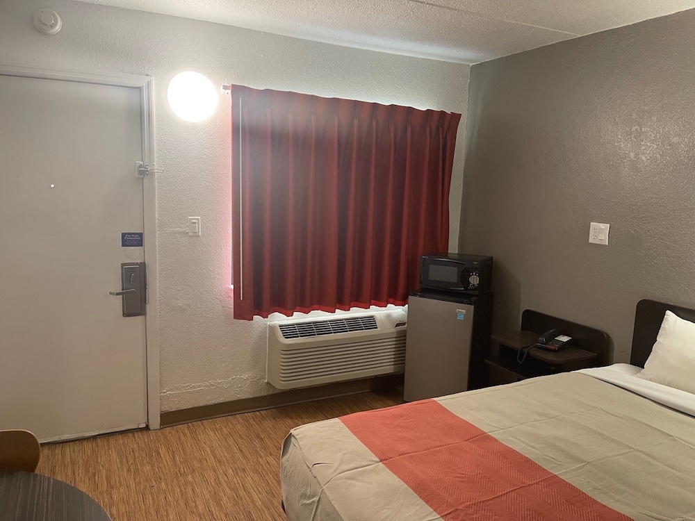 Motel 41 Evansville IN - photo 6