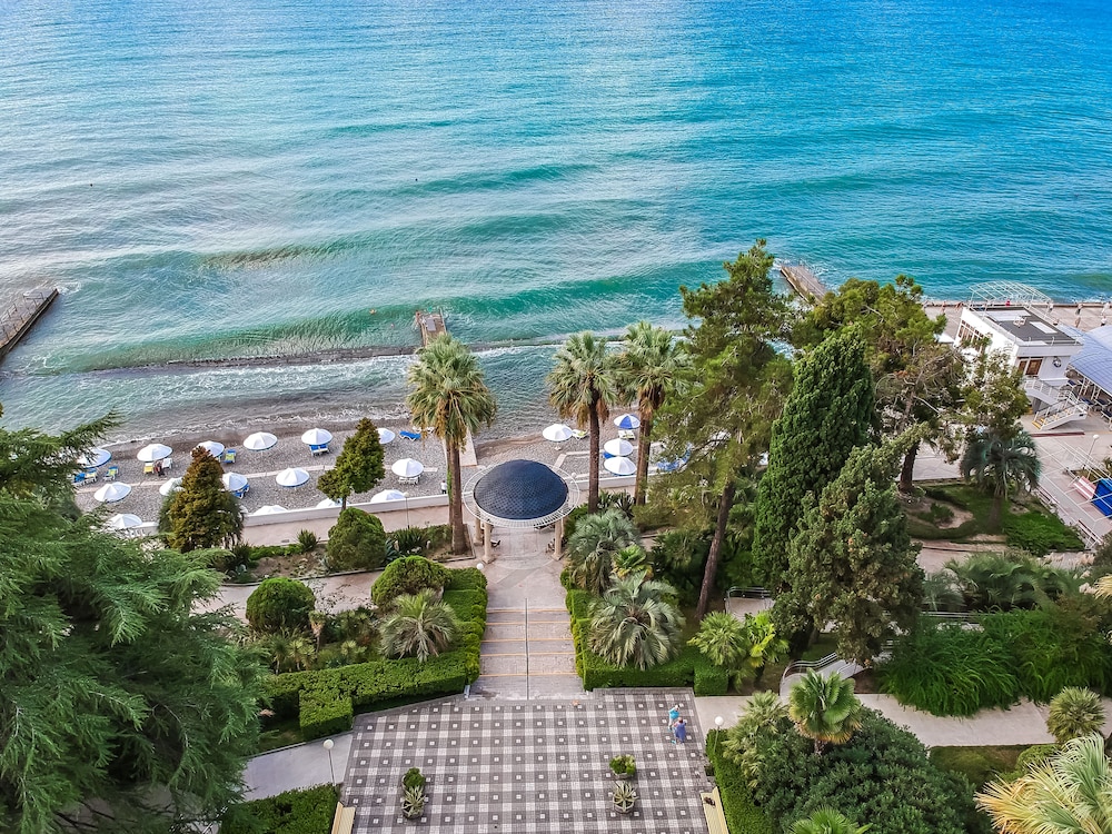 Health Resort Frunze - carbon neutral hotel in Sochi