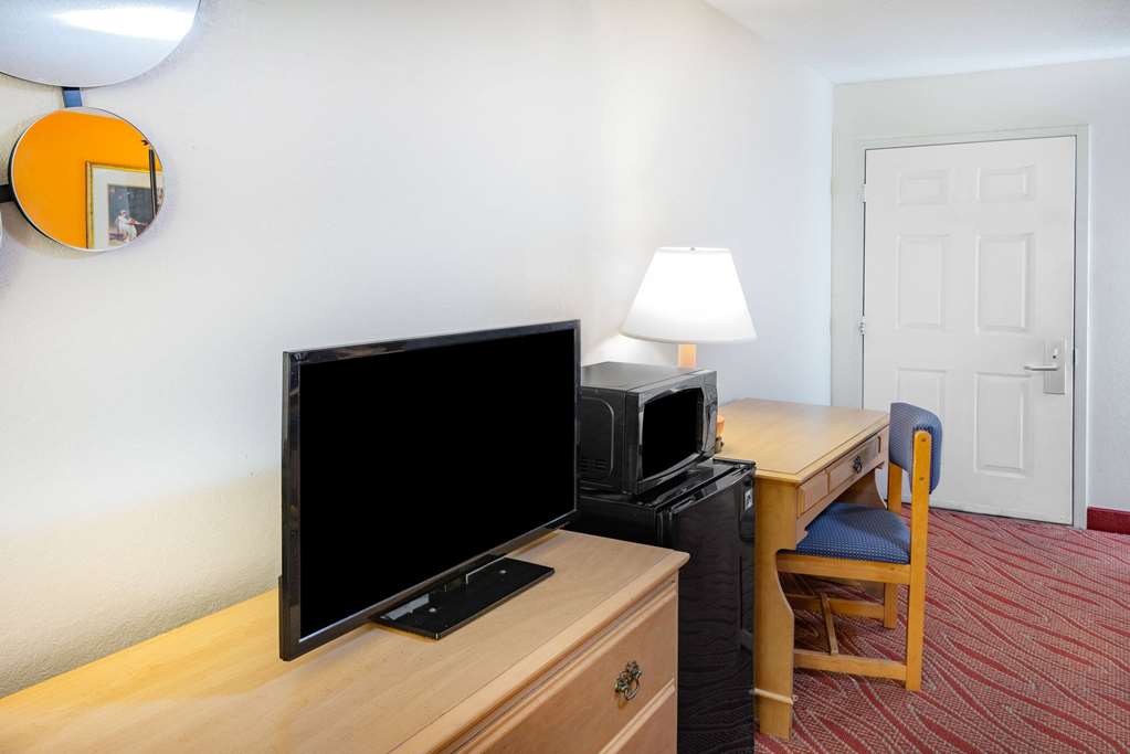 Howard Johnson by Wyndham Staunton - photo 40