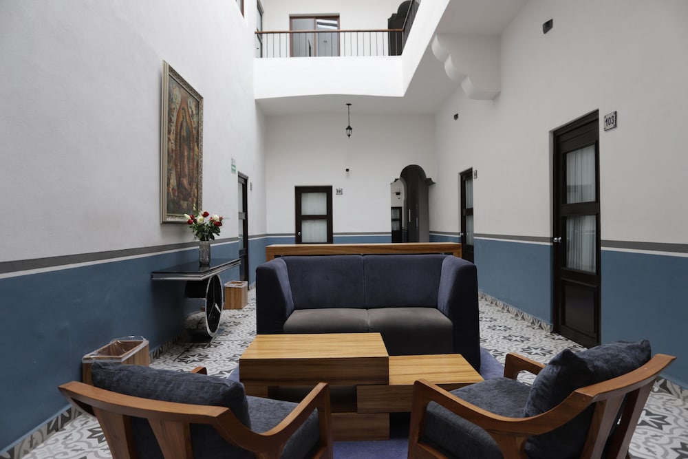 Lobby lounge