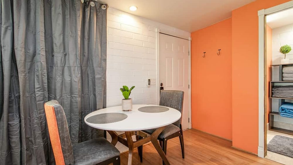 Bright & Cozy Mid Town Zen Yard Studio - photo 14