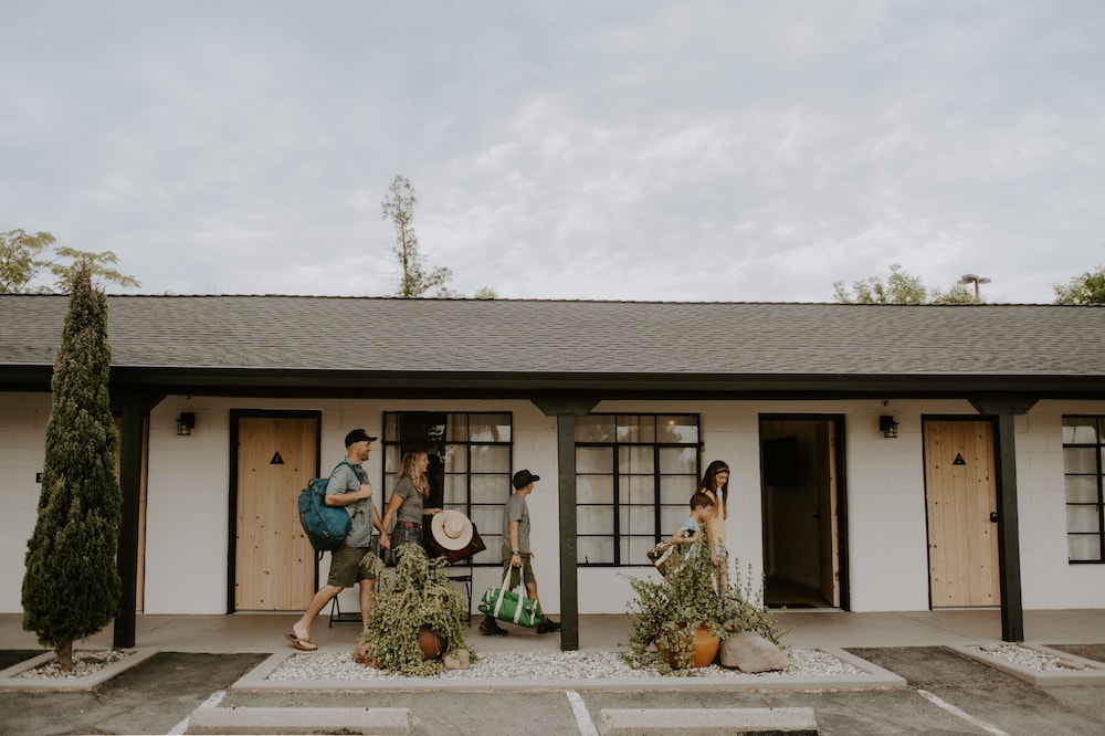 Triangle Motel - photo 47
