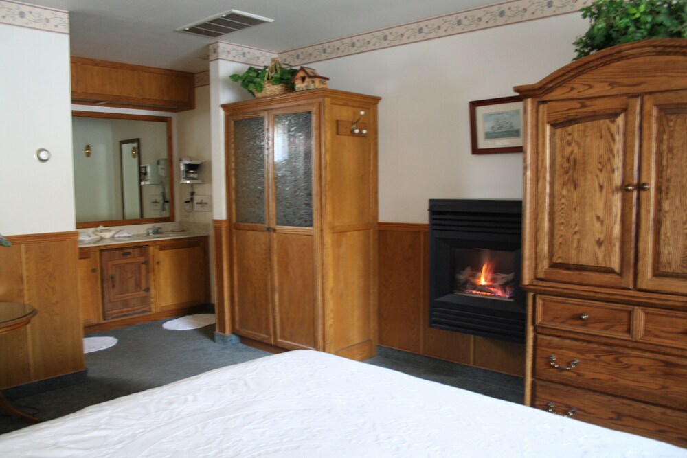 Captains Cove Inn - photo 16