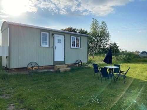 Beautiful 1 Bed Shepherd Hut In Warwickshire 17837053 — Warwick