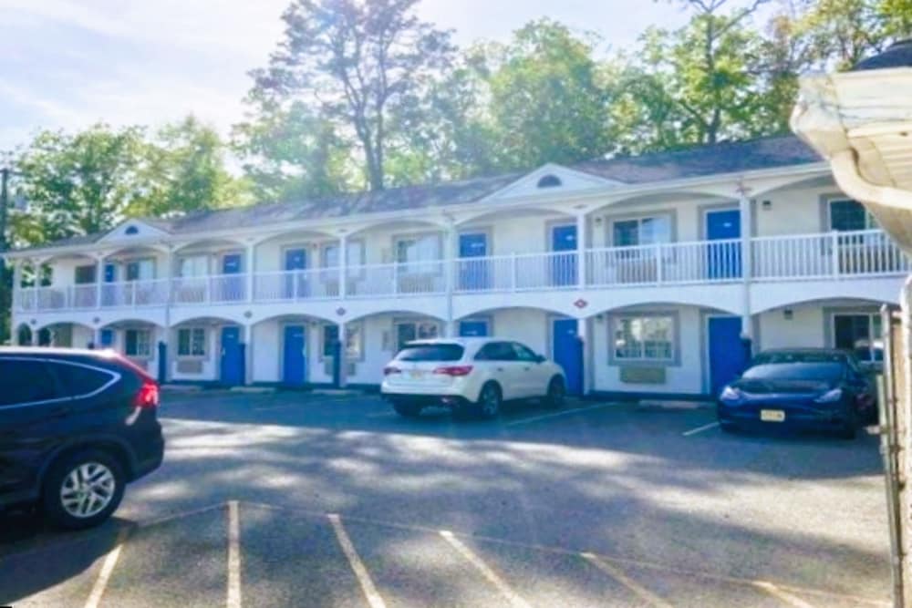 Studio Inn & Suites - photo 27