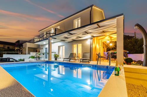 Villa Renesansa — 4-Star Luxury Hotel in Milna, Croatia