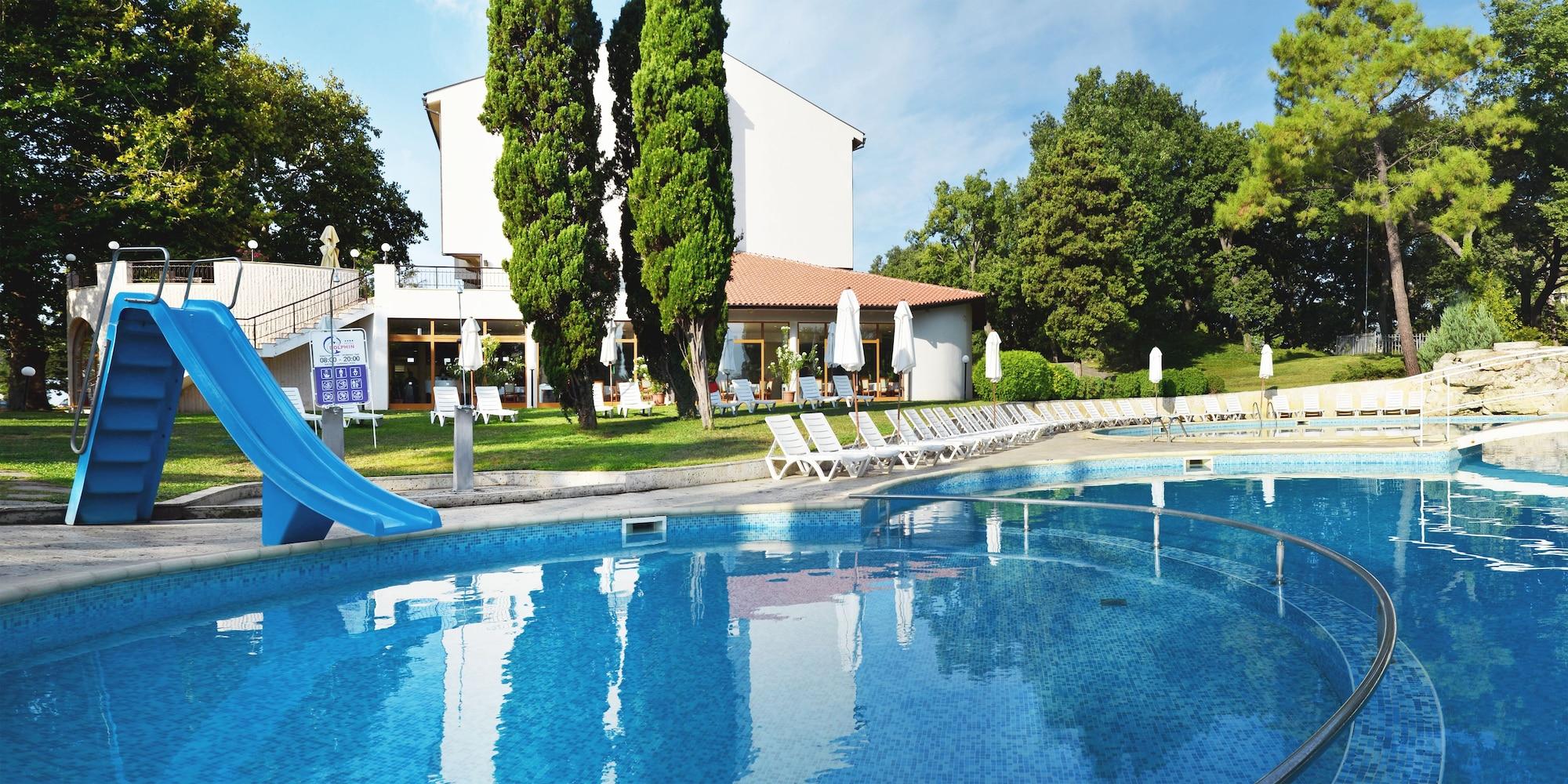 Hotel Dolphin — hotel in Varna
